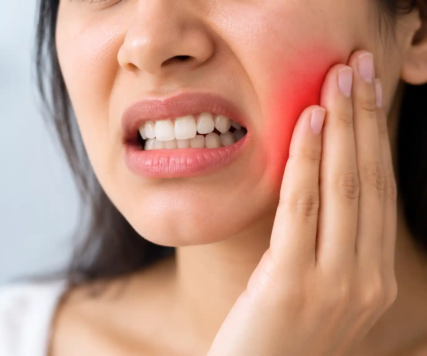 a image showing that the  girl having tooth ache